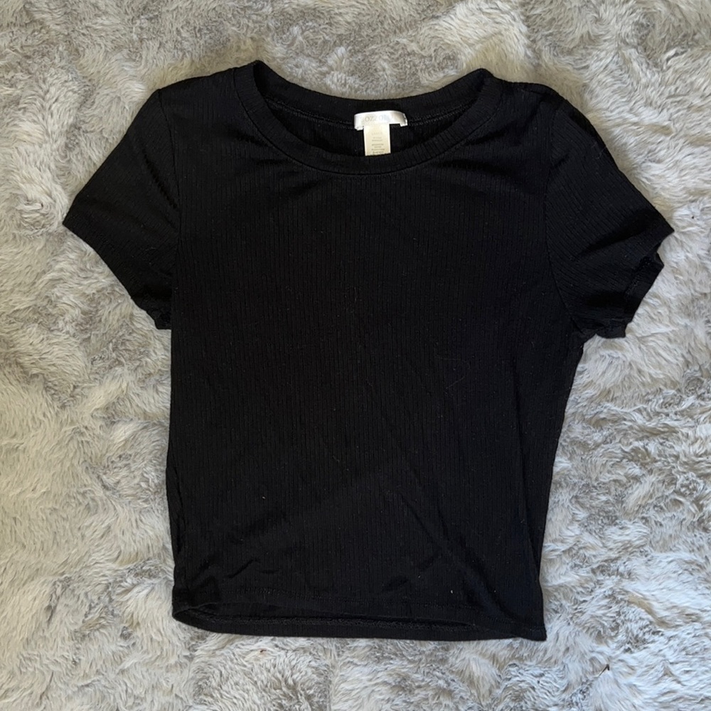 Size L black crop top